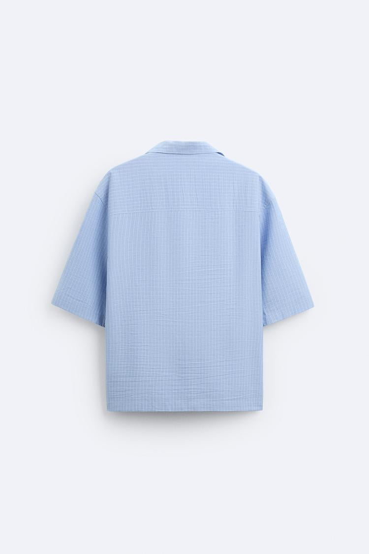 CAMISA LISTRADA COM EFEITO PLEAT