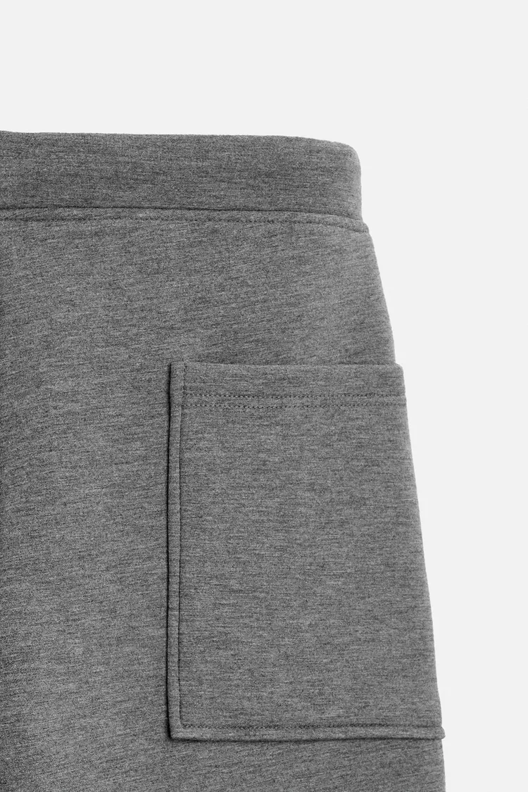 PANTALÓN CURTO DE JOGGING GRANDE