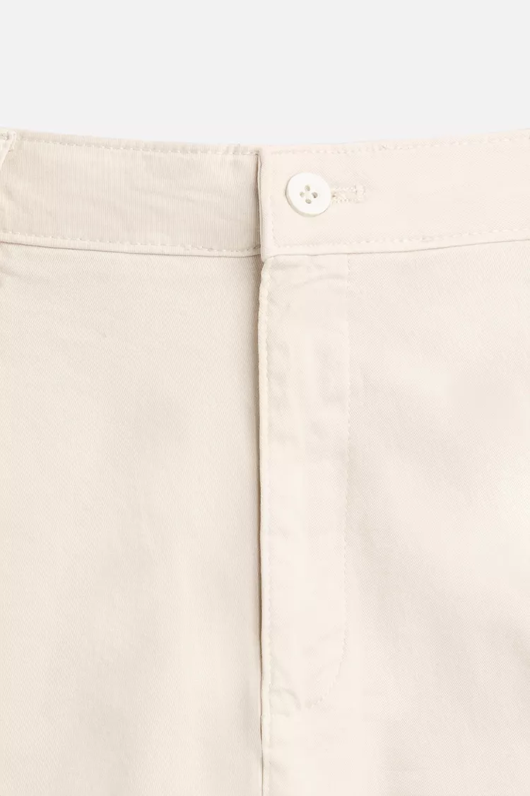 Pantalão chino de corte ajustado