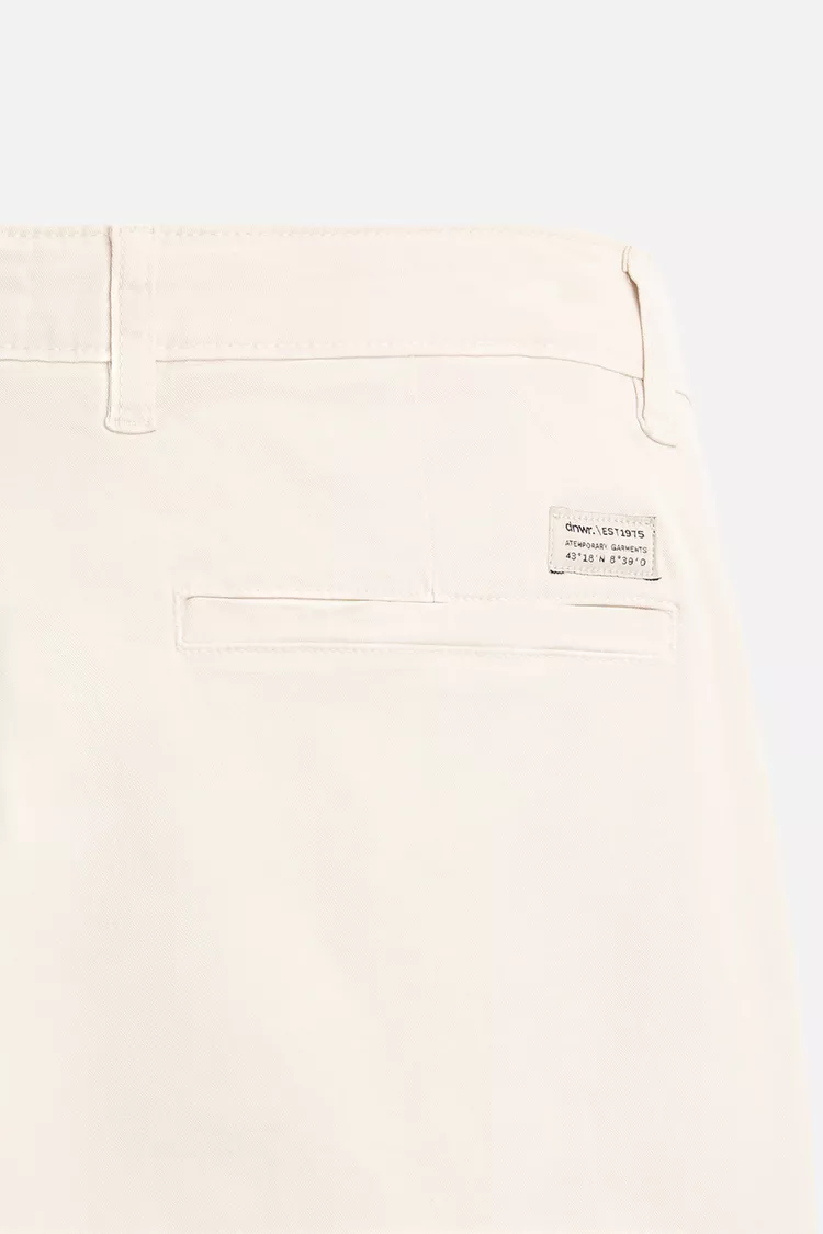 Pantalão chino de corte ajustado