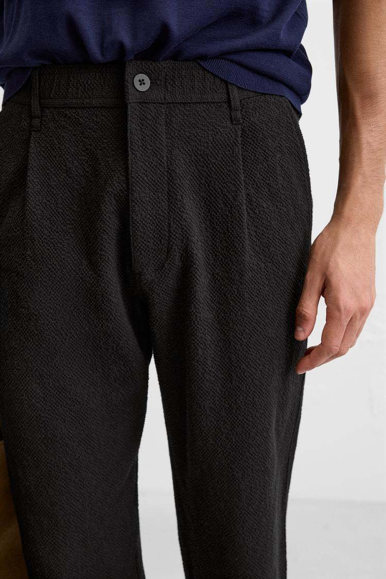 PANTALÃO DE TEXTURA COM PLEATS